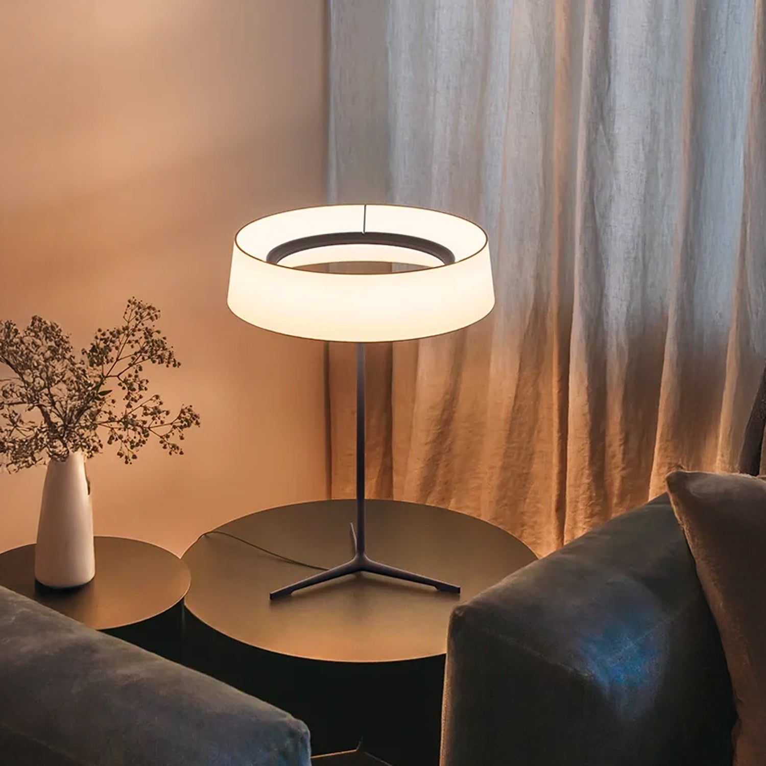 Dama Table Lamp