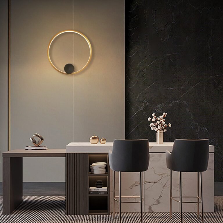 Holy_Brass_Wall_Lamp_Christinekroencke_0002